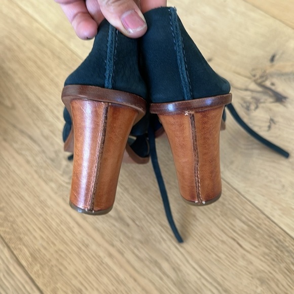 Frye - Sofia Tie On, navy super soft leather, size 7.5M, leather wrapped heel - Picture 3 of 6